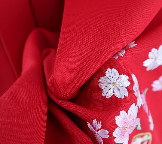 卒業式袴単品レンタル[前後に刺繍]鮮やかな赤色に桜と毬刺繍[身長153-157cm]No.726